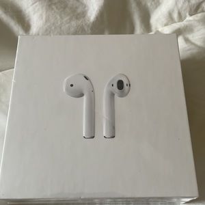 Apple AirPods with Charging Case